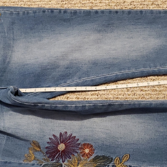 CB Royalty Womans Mid Rise Straight Jean, Size 6 - Picture 8 of 16